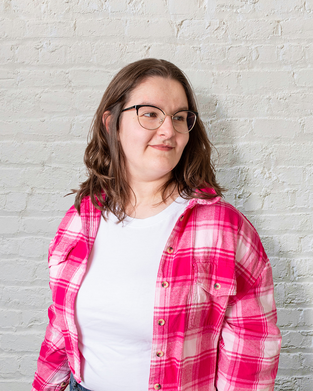 Elisa La Scala avec une chemise rose